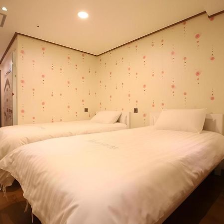 Отель Myeongdong Mom House Сеул Экстерьер фото
