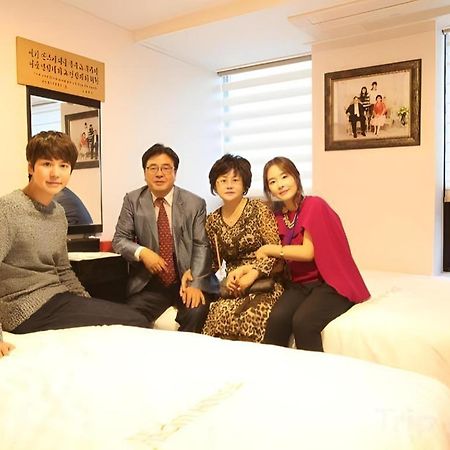 Отель Myeongdong Mom House Сеул Экстерьер фото
