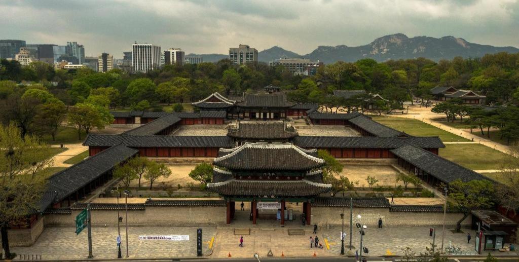 Отель Myeongdong Mom House Сеул Экстерьер фото
