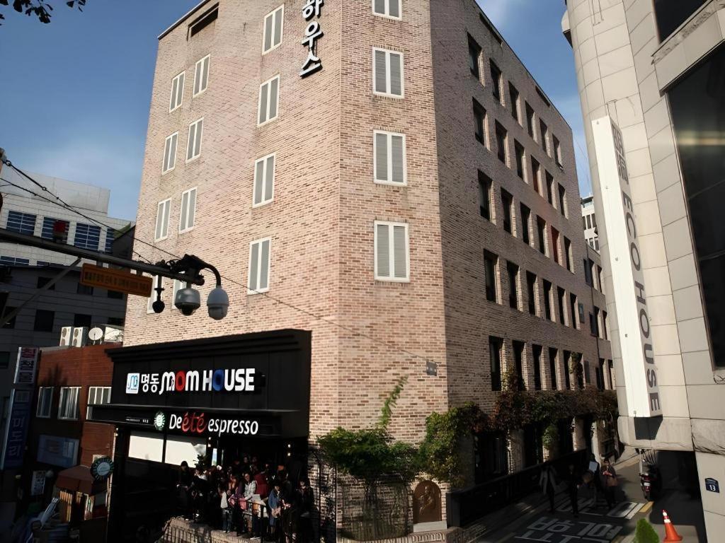 Отель Myeongdong Mom House Сеул Экстерьер фото