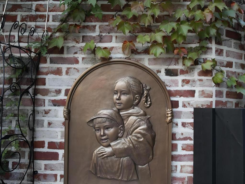 Отель Myeongdong Mom House Сеул Экстерьер фото