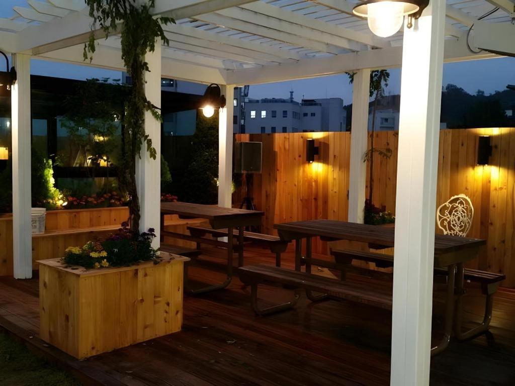 Отель Myeongdong Mom House Сеул Экстерьер фото