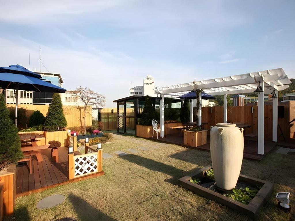 Отель Myeongdong Mom House Сеул Экстерьер фото