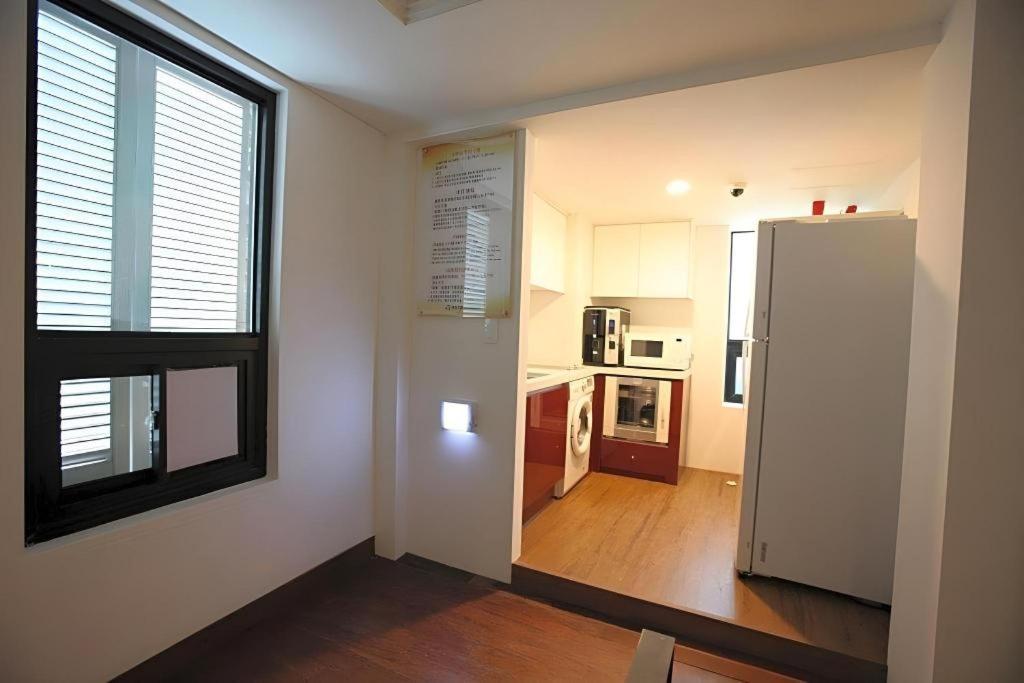Отель Myeongdong Mom House Сеул Экстерьер фото