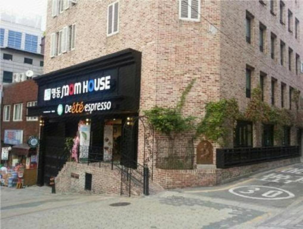 Отель Myeongdong Mom House Сеул Экстерьер фото