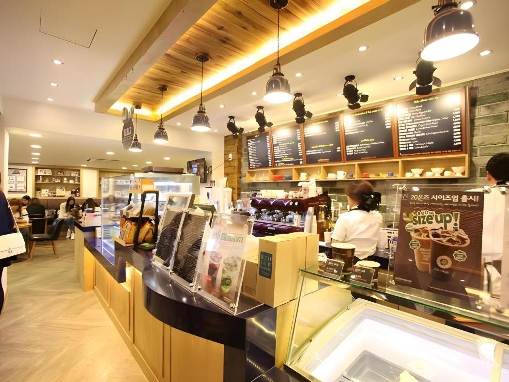 Отель Myeongdong Mom House Сеул Экстерьер фото