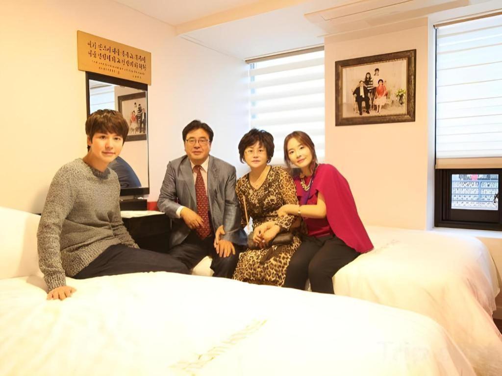 Отель Myeongdong Mom House Сеул Экстерьер фото