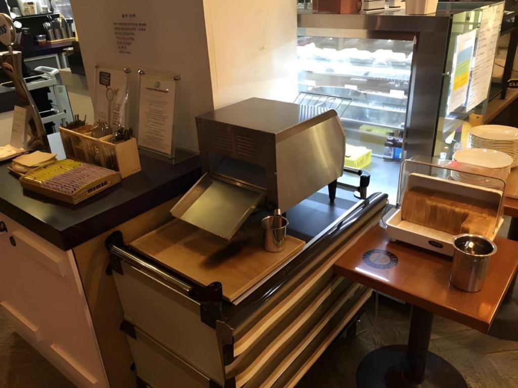 Отель Myeongdong Mom House Сеул Экстерьер фото