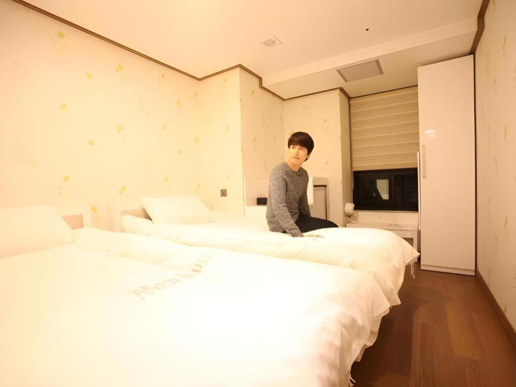 Отель Myeongdong Mom House Сеул Экстерьер фото