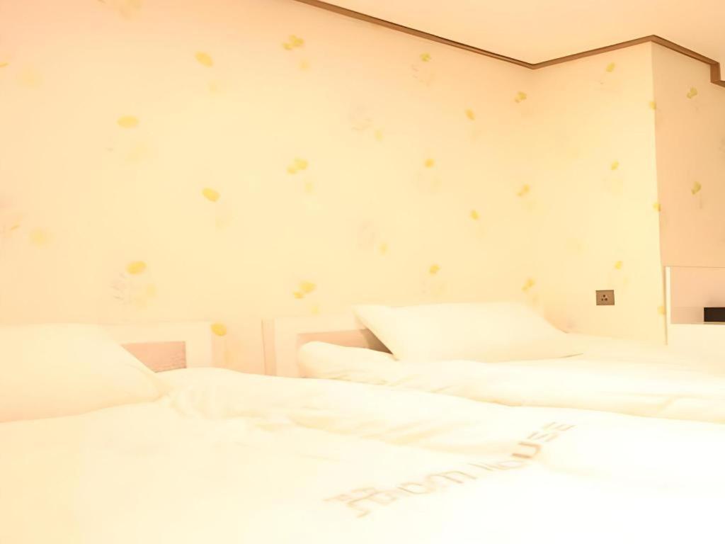 Отель Myeongdong Mom House Сеул Экстерьер фото