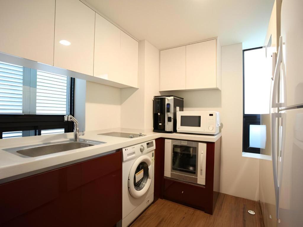 Отель Myeongdong Mom House Сеул Экстерьер фото