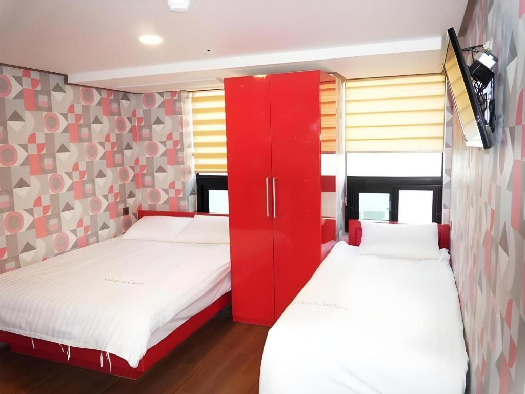 Отель Myeongdong Mom House Сеул Экстерьер фото
