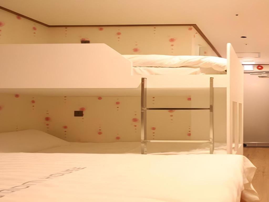Отель Myeongdong Mom House Сеул Экстерьер фото