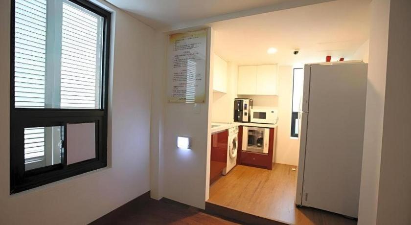 Отель Myeongdong Mom House Сеул Экстерьер фото