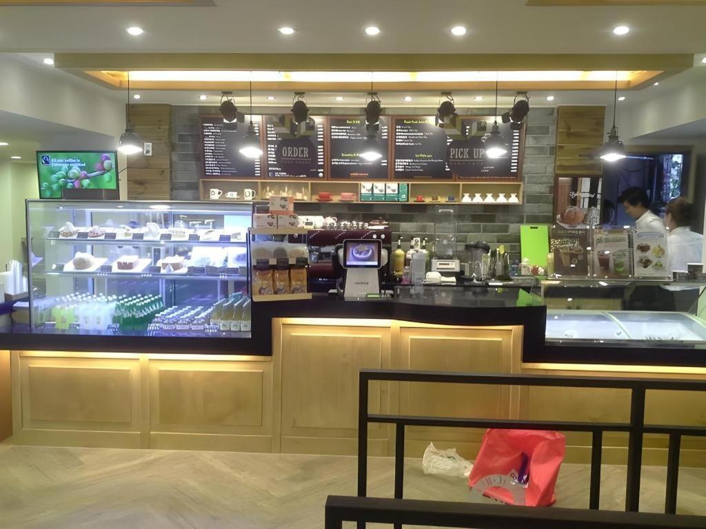 Отель Myeongdong Mom House Сеул Экстерьер фото