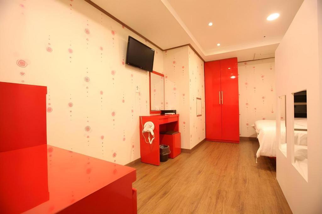 Отель Myeongdong Mom House Сеул Экстерьер фото